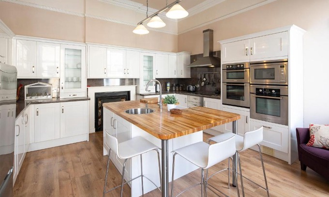 Bath Apartment | Stunning Spacious Central Apartment near Parade Gardens
