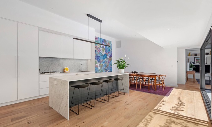 Walkerville House | STUNNING SPACIOUS MODERN HOME -EVERY ROOM HAS A GARDEN VIEW!n