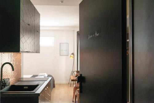 La Villette Apartment | Stunning studio near Canal St Martin - DIVINE MOON