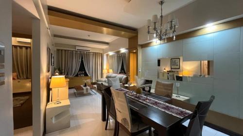 Bagumbayan Apartment | Stunning Suite 10 Steps from Eastwood Mall