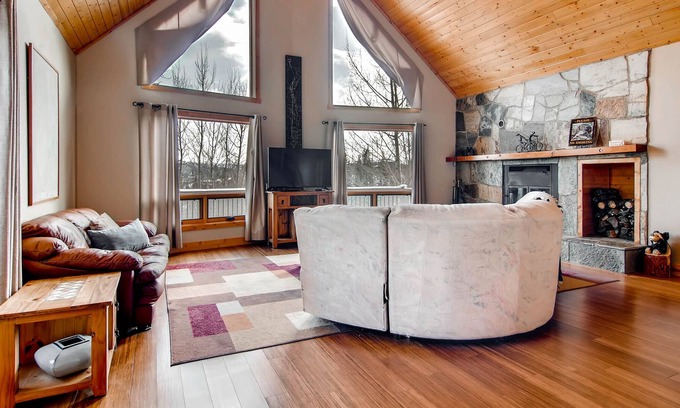 Wildernest House | Stunning! Super inviting home w/private hot tub, and master shower "spa".