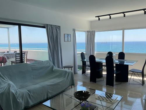 Oroklini Apartment | Stunning Top-Floor Beachfront Apartment