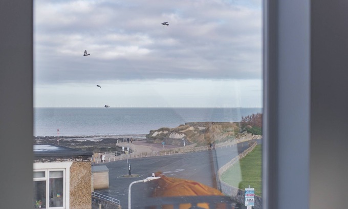Westgate-on-Sea Apartment | Stunning townhouse with sea views and parking, a short walk to the beach, sleeping 8 guests minutes