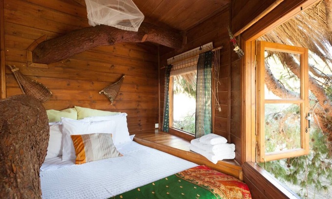 Ilida Cottage | Stunning Treehouse 10 mins from sandy beaches.