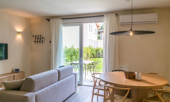 Como Apartment | Stunning two bedroom apartment 80mq with private garden in an elegant context. The flat is located inside the wonderful Villa Maderni in the Spina Verde Park area. Guests have at their disposal a large garden with panoramic infinity pool, tennis court, b
