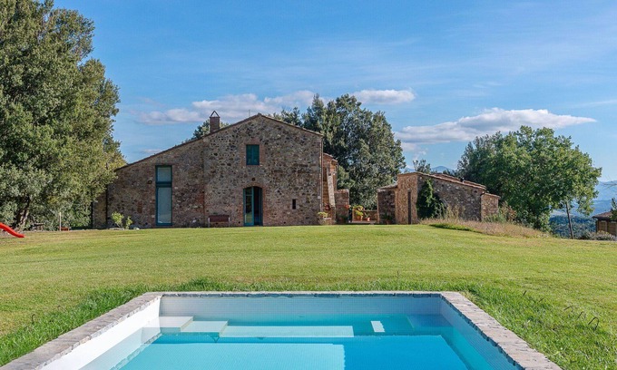 Civitella Paganico House | Stunning villa with private pool, WIFI, TV, terrace, pets allowed, panoramic view and parking