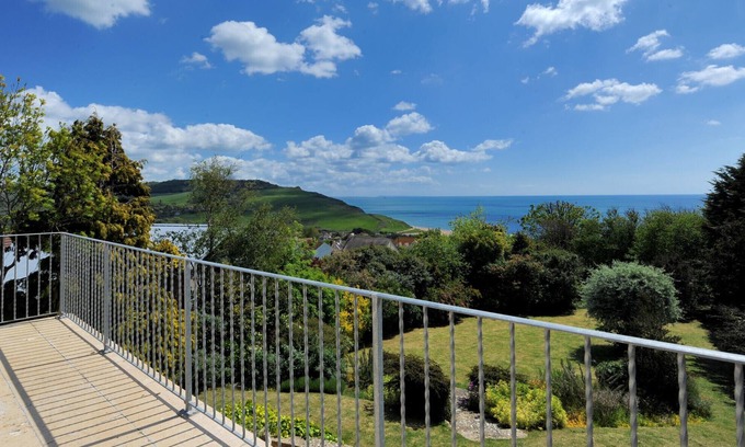 Charmouth House | STUNNING VIEW, pet friendly, country holiday cottage in Charmouth