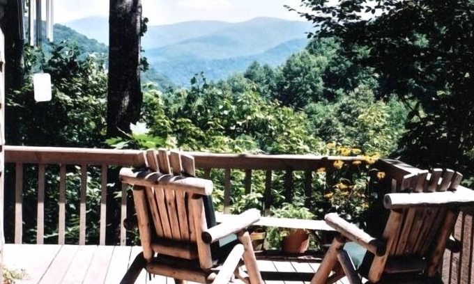 Roan Mountain Cabin | Stunning View, Secluded Luxury Treehouse, State Park Resort, Appalachian Trail