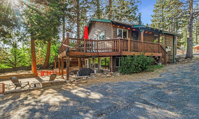 Peninsula Village Cabin | Stunning Views at Lake Almanor Cabins 6 & 7