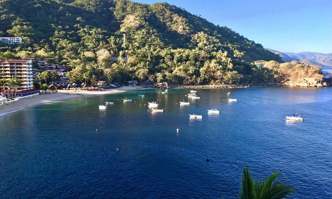 South Shore Hotel Area Condo | Stunning Views. Find Your Paradise