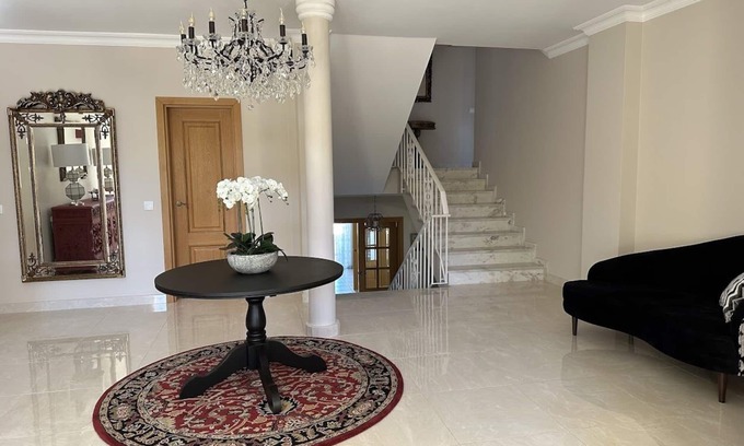Lagoa Villa | Stunning , views, walk to beach!