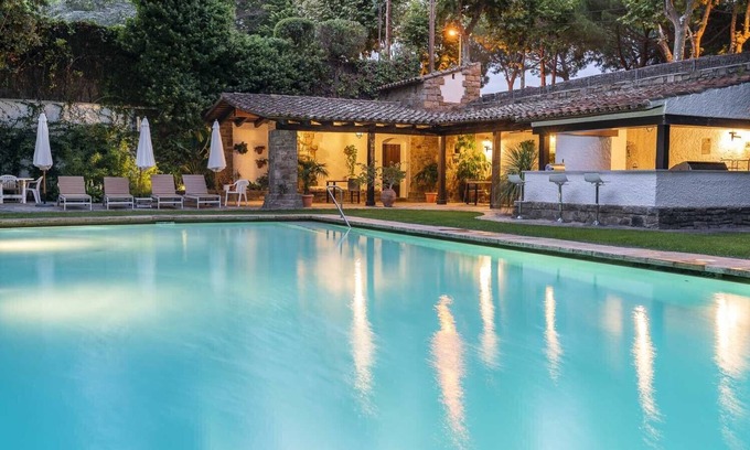 Premia de Dalt Villa | Stunning Villa 'Barcelona Country House' with Large Pool, Terrace A/C & Wi-Fi