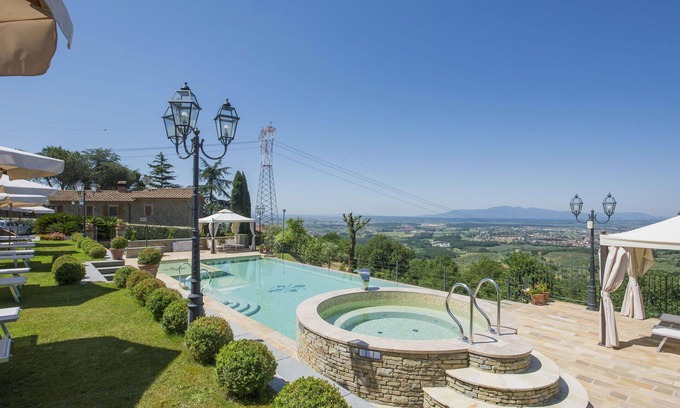 Giugnano Villa | Stunning villa for 5 people with A/C, pool, WIFI, TV and panoramic view