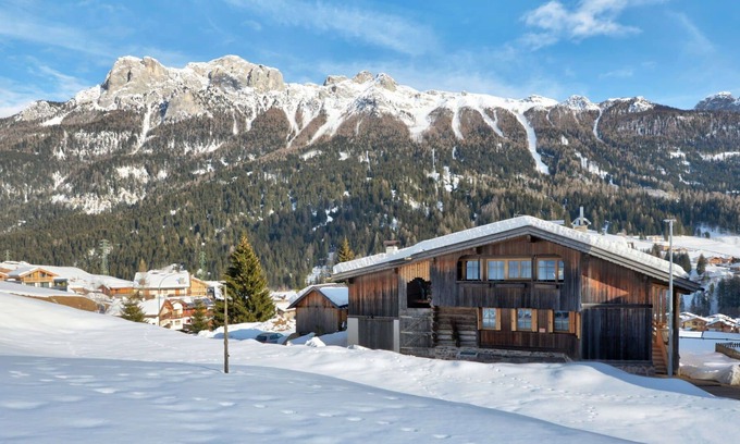 Soraga Villa | Stunning villa for 10 people with WIFI, TV and parking