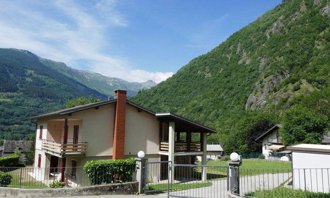 Blenio House | Stunning villa for 5 people with WIFI, TV, terrace, pets allowed and panoramic view