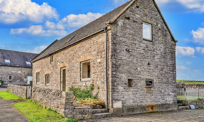 Newton Grange House | Stunning villa for 6 guests with WIFI and pets allowed