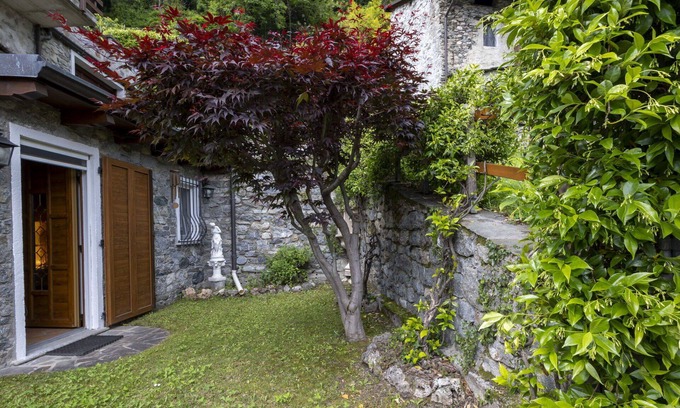 Traona House | Stunning villa for 6 guests with WIFI, TV, patio and pets allowed