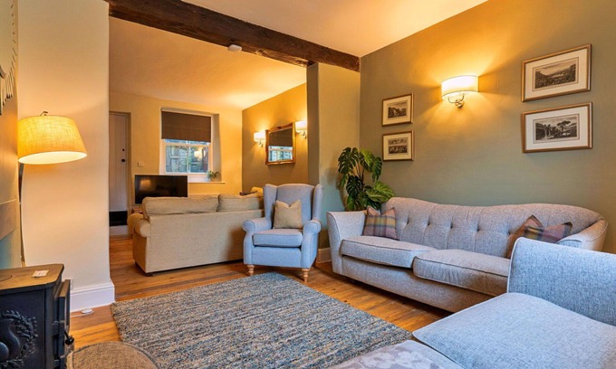 Tideswell House | Stunning villa for 8 people with WIFI, TV, pets allowed and parking