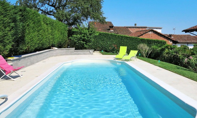 Asti House | Stunning villa for 8 people with WIFI, private pool, TV and patio