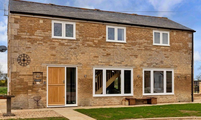 Thurlby House | Stunning villa for 6 people with WIFI and pets allowed