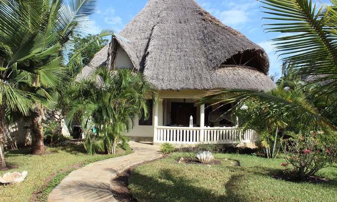 Diani Beach House | Stunning villa Twiga in African style with Wi-Fi