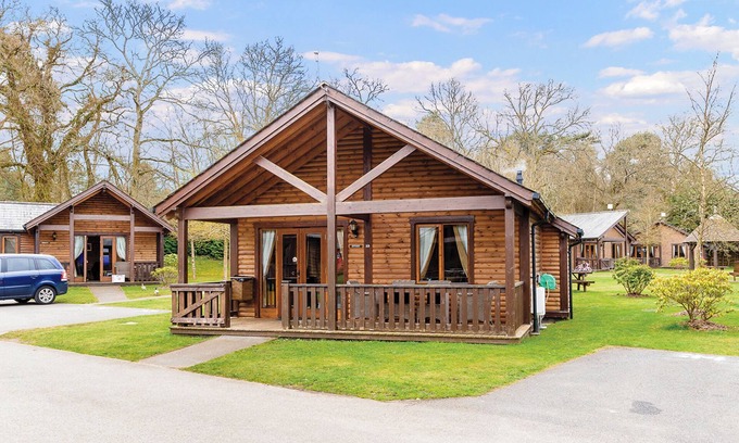 Tilford Ski Chalet | Sturt Watersedge Lodge