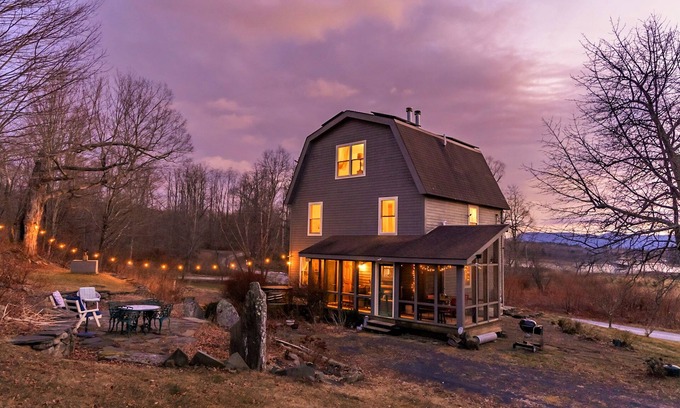 Medusa Other | Stylin' Solar Farmhouse! Hot Tub + Sauna Set on17 Acres, n🐕Friendly, Level1EVnn