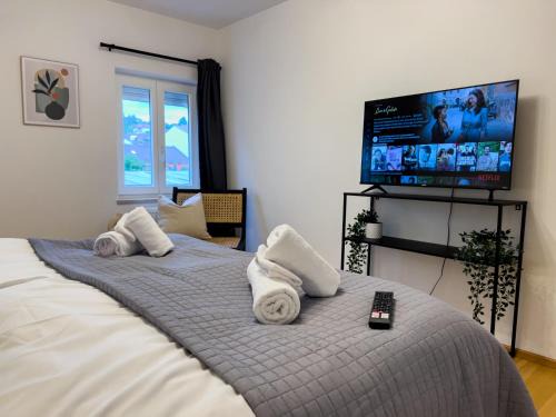 Deggendorf Apartment | STYLISCHE ZENTRALE WOHNUNG MIT KÜCHE UND PARKPLATZ IN SEITENSTRAẞE