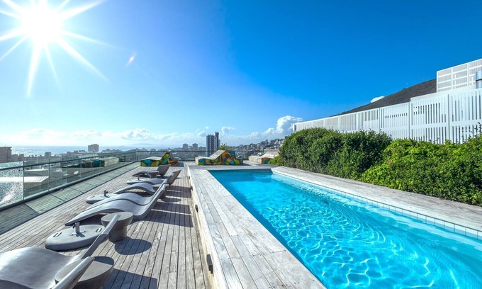 Sea Point Apartment | Stylish, 1-bedroom apartment with WiFi, Spa, Restaurant in Central Cape Town