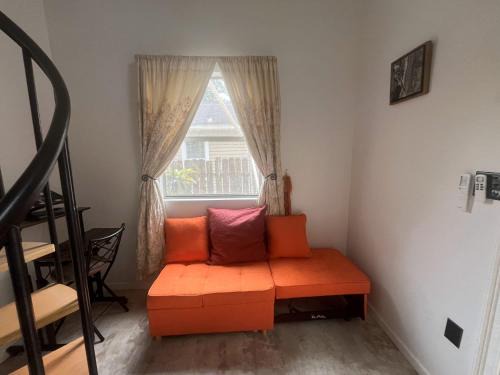 Freetown - Port Rico Apartment | Stylish 1BR Near Downtown & UL - Perfect for Couples & Solo Stays