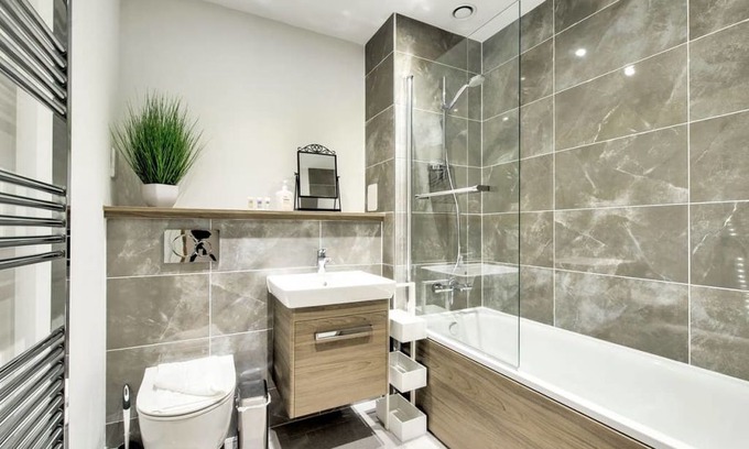 Restalrig Apartment | Stylish 2 Bed Apartment, With Easy Access To The City Centre