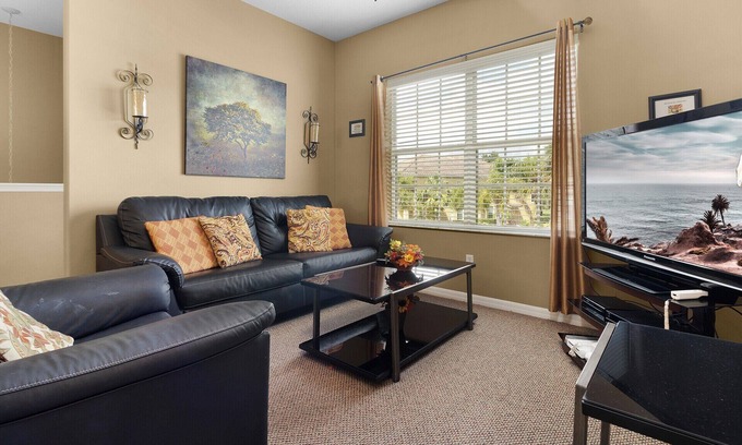 West Kissimmee Condo | Stylish 2 bed condo in Oakwater Resort just 2 miles from Disney World!