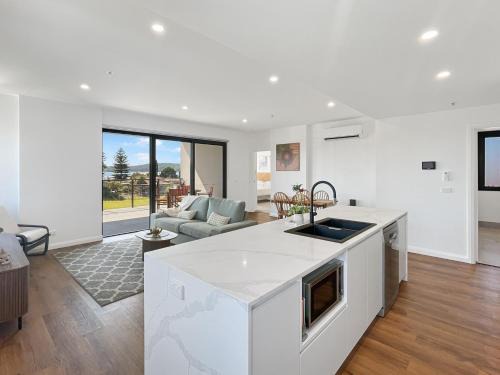 Batemans Bay Apartment | Stylish 2-Bedroom Near Shops and Coastal Trails
