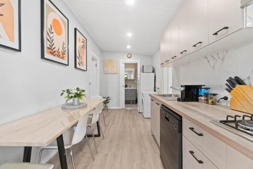Maylands House | Stylish 2 Bedroom Unit Close to CBD
