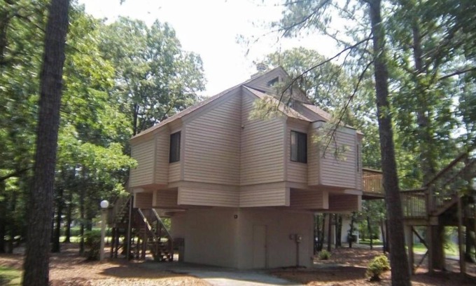 New Bern Condo | Stylish 2BR Condo with Balcony