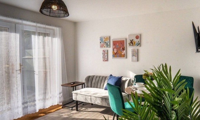 Brighton Apartment | Stylish 2BR Flat | 24-mins to Brighton Stn. | ST