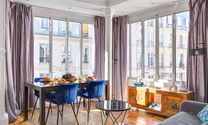 Quartier de la Place-Vendome Apartment | Stylish 2BR Steps from Louvre - Place Vendome