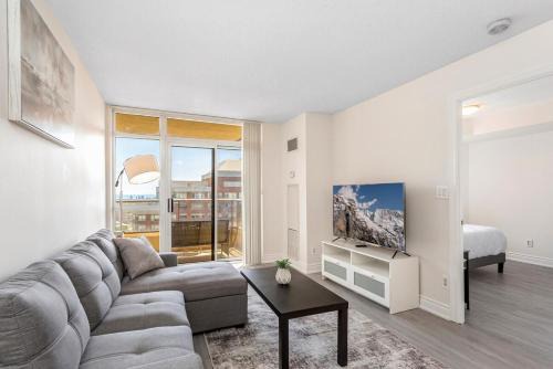 Downtown Mississauga Apartment | Stylish 2BR with Great View! Steps from Square One