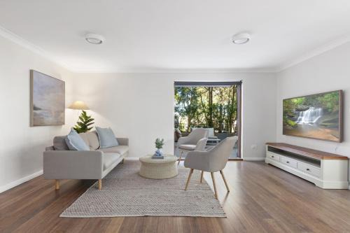 Newport Apartment | Stylish 3-Bed Newport Stay with Balcony