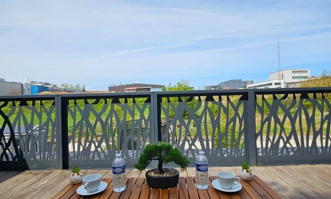 Hamm Apartment | Stylish 3 BR with 2 terraces and parking