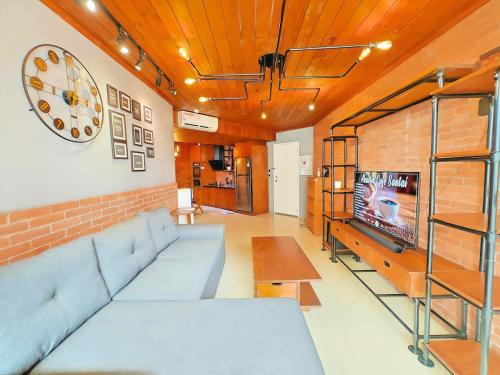 Karet Apartment | Stylish 3BR Rasuna Apt with Pool, Gym,Wi-Fi, Netflix