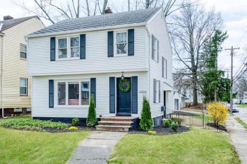Cleveland House | Stylish 3BR w Sunroom & Deck
