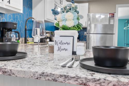 Westside Norwich House | Stylish, 5 Queen Beds, 21mi To Mohegan