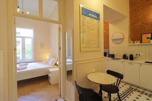 Vera Apartment | Stylish and Cozy 1BR Apt Vera Tbilisi - by Wehost