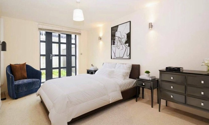 Bishopsgate Apartment | Stylish and specious 3 bed apartment up to 10 people