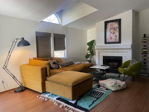 Val Verde House | Stylish and tranquil Castaic home on half acre