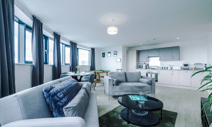 Salford Apartment | Stylish Apartment, Sleeps 6, Pool Table, Smart TVs