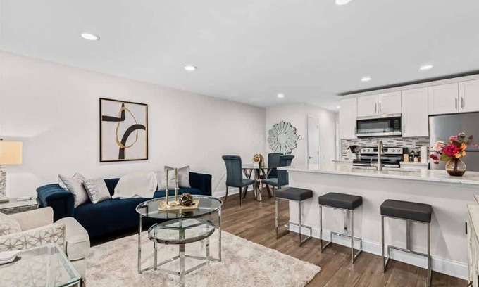 Royal Oak Apartment | Stylish Apt in Royal Oak | 1BA | 1BD
