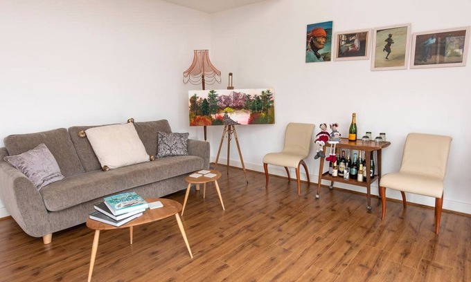 Didsbury Apartment | Stylish & Artistic Flat in West Didsbury