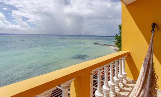 Savaneta Ski Chalet | Stylish Aruba Beach Chalet w stunning ocean view